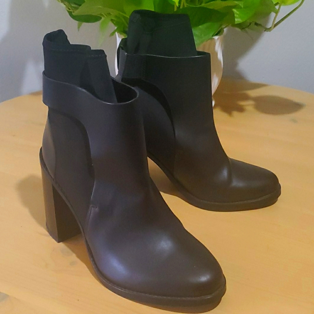 Black Boots